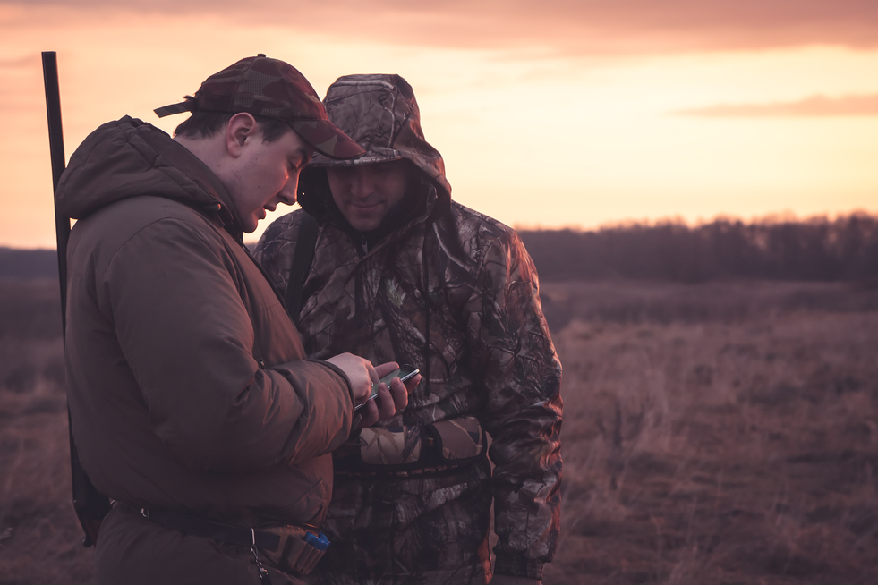 hunters spot their position via smartphone